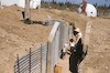 בנו רותנברג- ליד המקלט בצבע.png